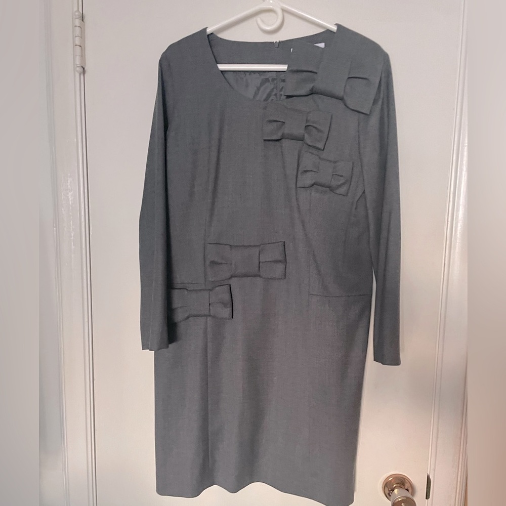 Gorgeous VIKTOR & ROLF Grey cocktail dress.